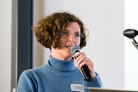 Das vierte Beispiel aus dem IQ Netzwerk Hessen beim 2. IQ Praxistag Pflege präsentierte Claudia Feger.