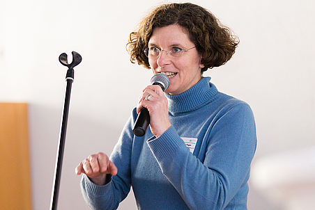 Claudia Feger von beramí stellte das Modell der Sprachpaten beim 2. IQ Praxistag Pflege vor.