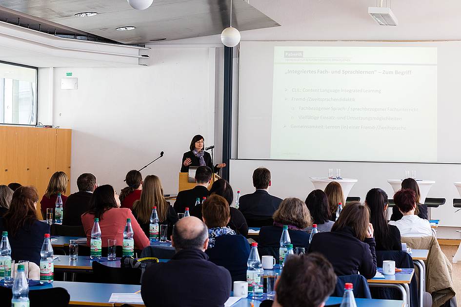 Dr. Meta Cehak-Behrmann zum Thema Integriertes Fach- und Sprachlernen