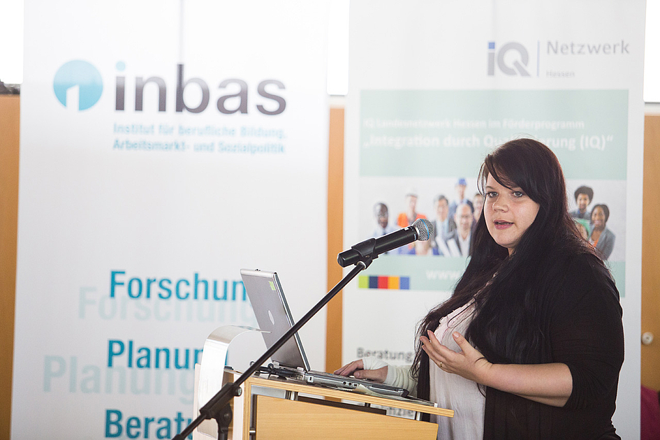 Christina Gold vom Hessischen Institut für Pflegeforschung beim 3. IQ Praxistag Pflege