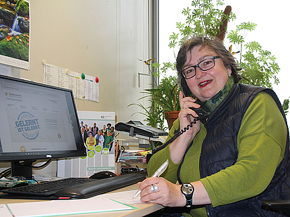 Dietlinde Kosub-Jankoswski berät in der IQ Anerkennungshotline.